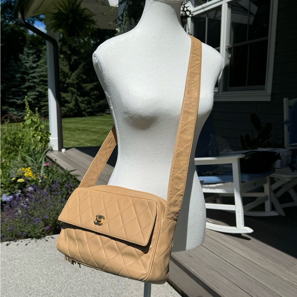 CHANEL lambskin VINTAGE  shoulder/cross body bag. From 1994-1996. GORGEOUS!
